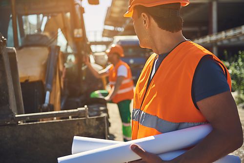 Menschen auf Baustelle